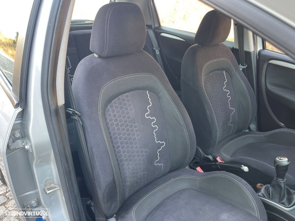 Fiat Punto 1.3 M-Jet Lounge S&S - 33