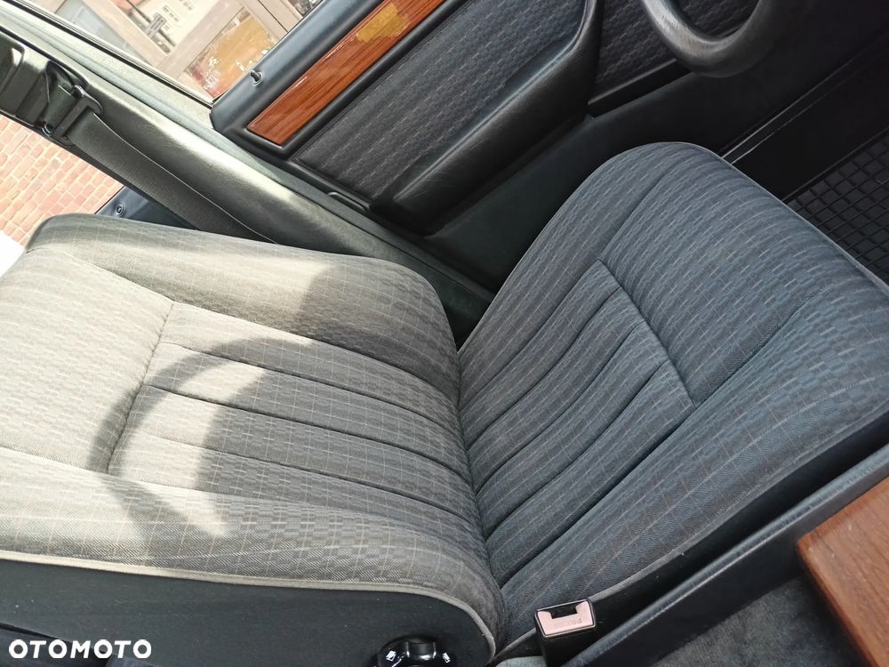 Mercedes-Benz W124 (1984-1993) - 21