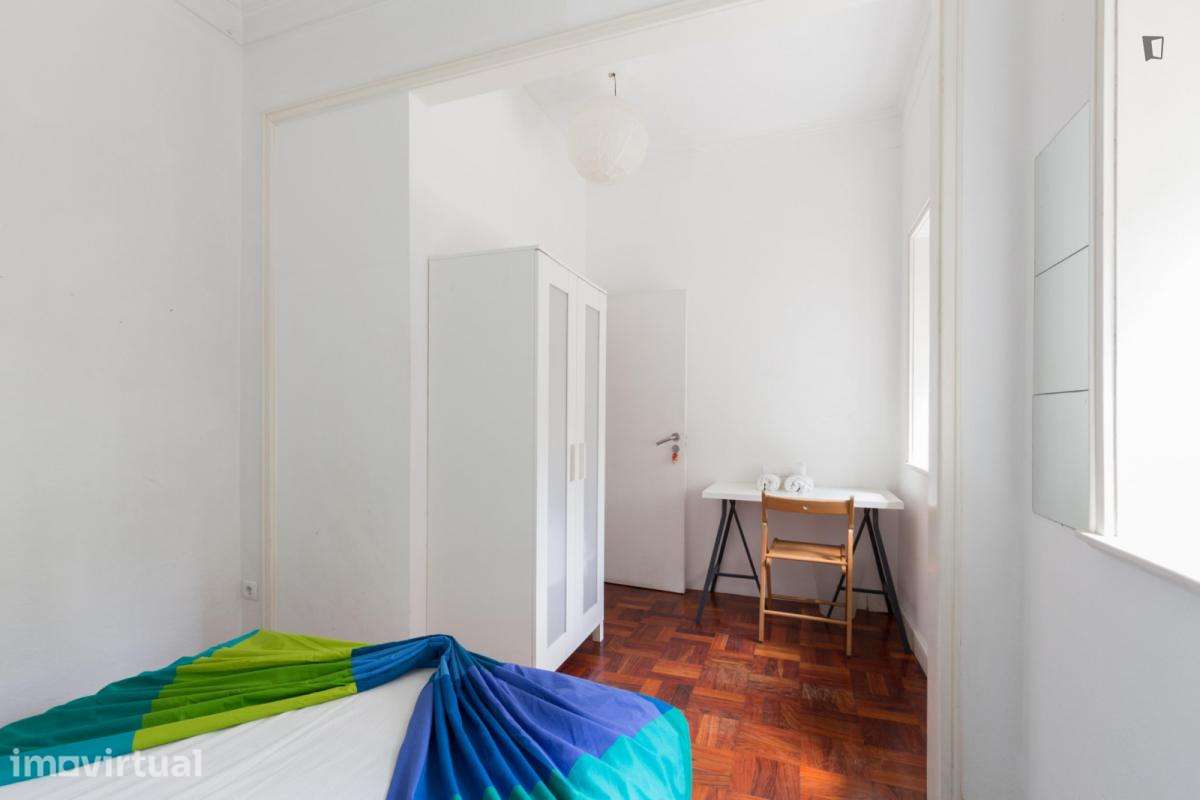 Quarto - localizado em Paranhos Porto - Grande imagem: 3/38