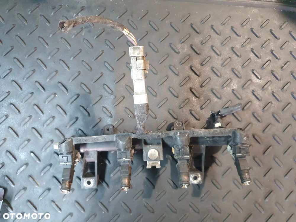 LISTWA WTRYSKOWA BENZYNA PEUGEOT PARTNER I 01F002A 1.4 8V POSIADAM 4 SZT - 7