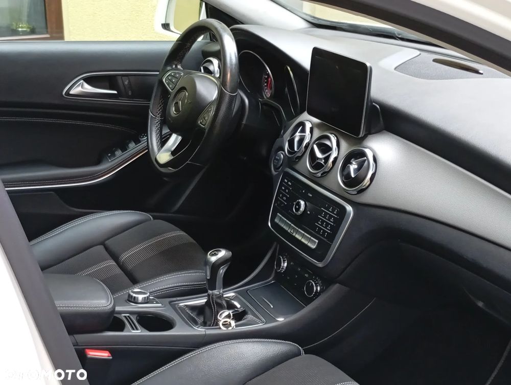 Mercedes-Benz GLA - 8