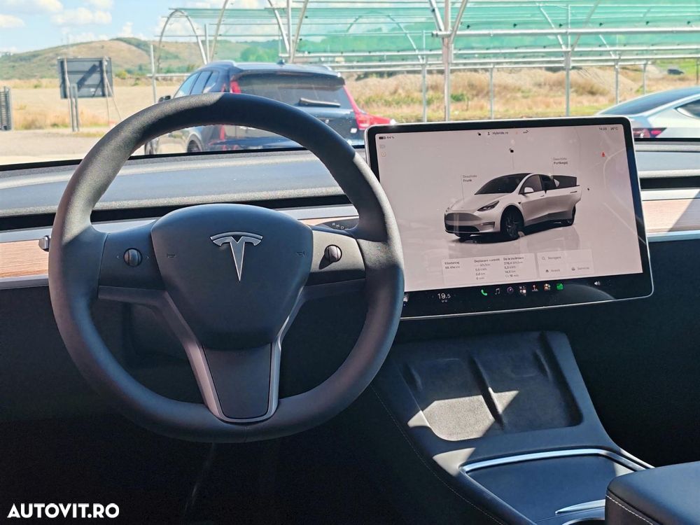Tesla Model Y - 15