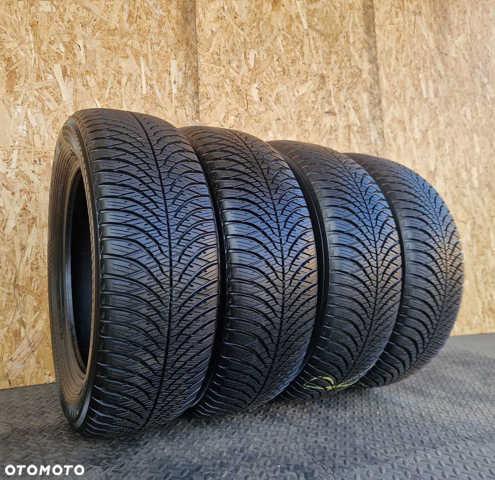 Opony zimowe 215/60/17 Yokohama BluEarth-4S