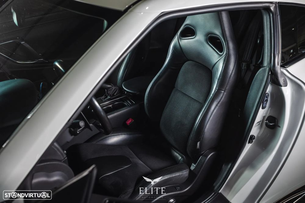 Nissan GT-R Premium Edition - 17