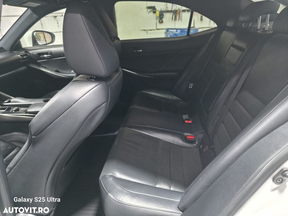 Lexus Seria IS 300h Aut. F Sport - 13