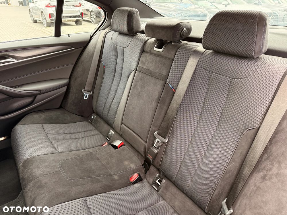 BMW Seria 5 520d xDrive M Sport sport - 31