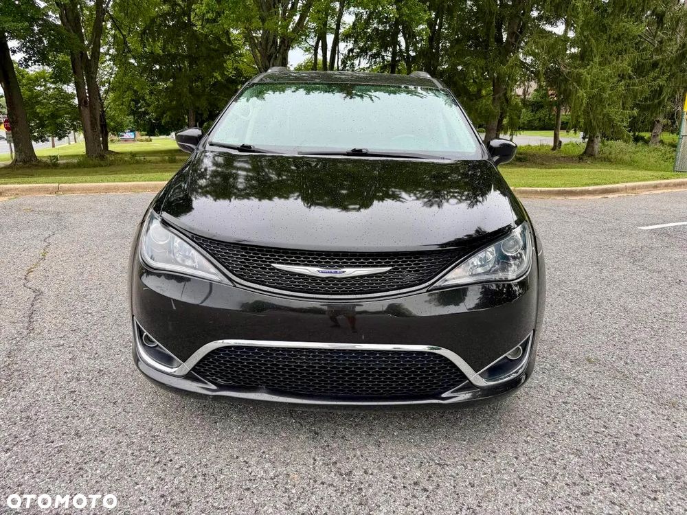 Chrysler Pacifica - 5