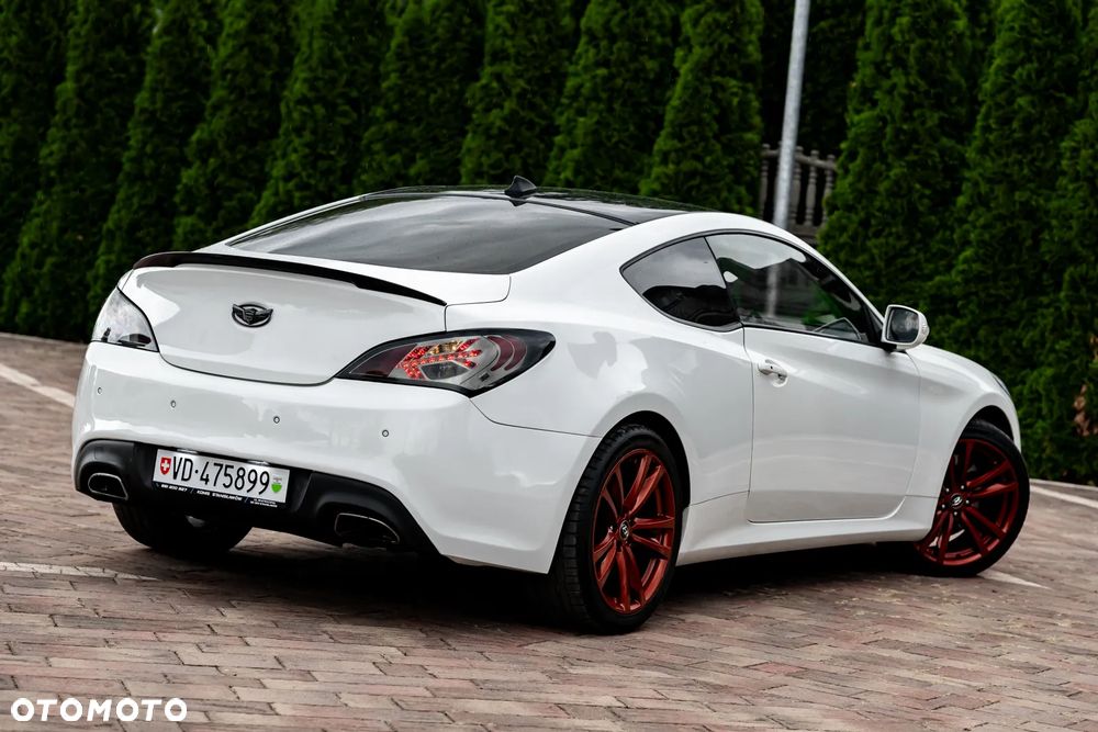 Hyundai Genesis Coupe 2.0 T - 13