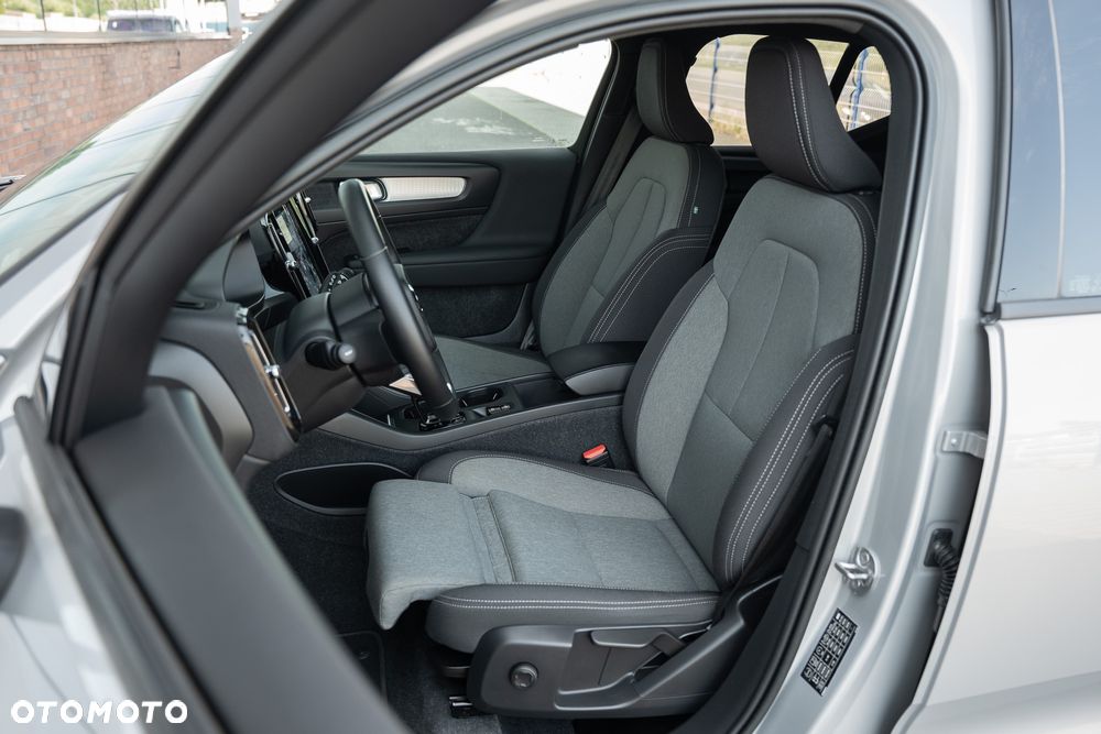 Volvo XC 40 B3 Plus Bright - 23