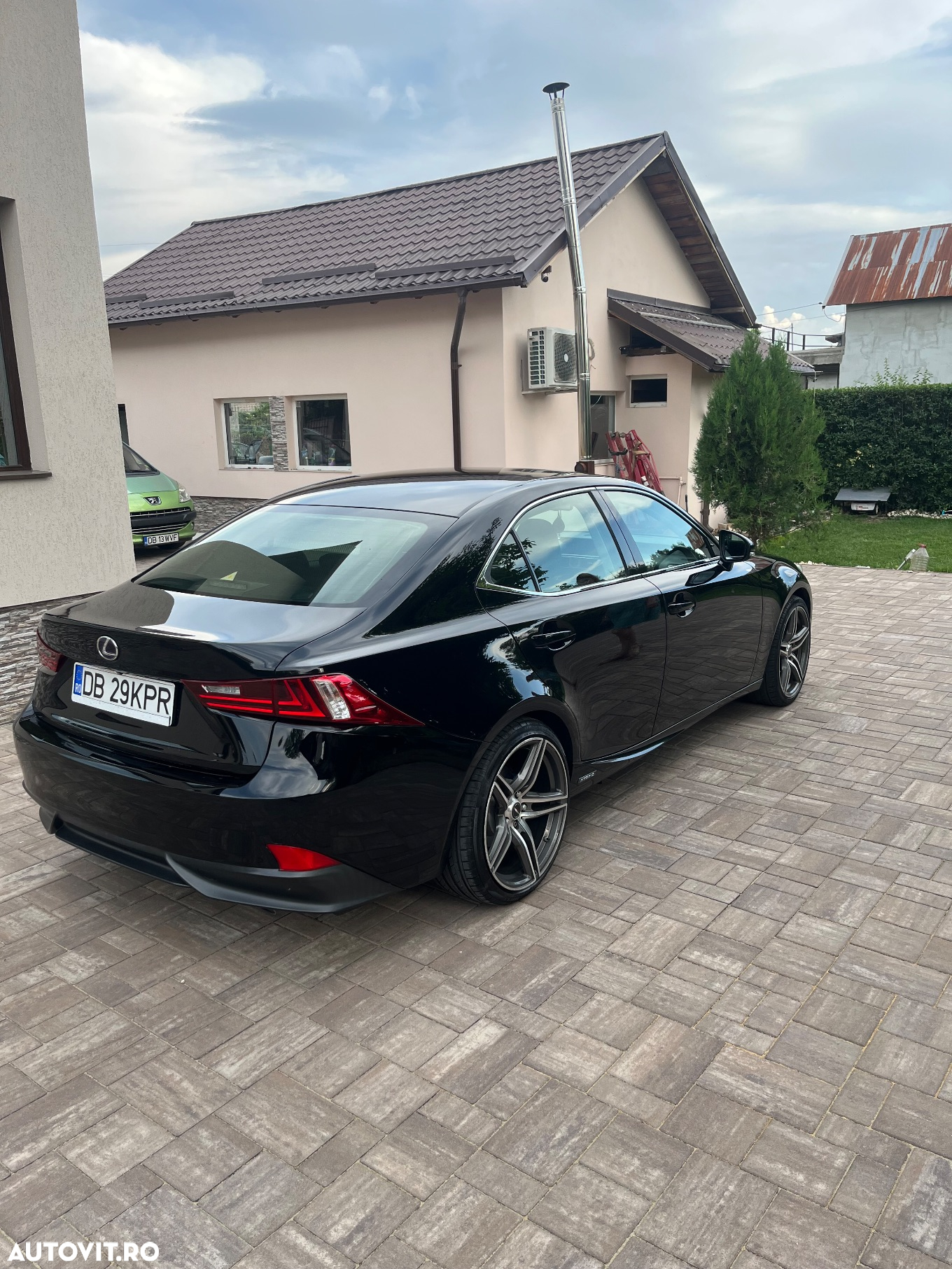 Lexus Seria IS 300h - 4