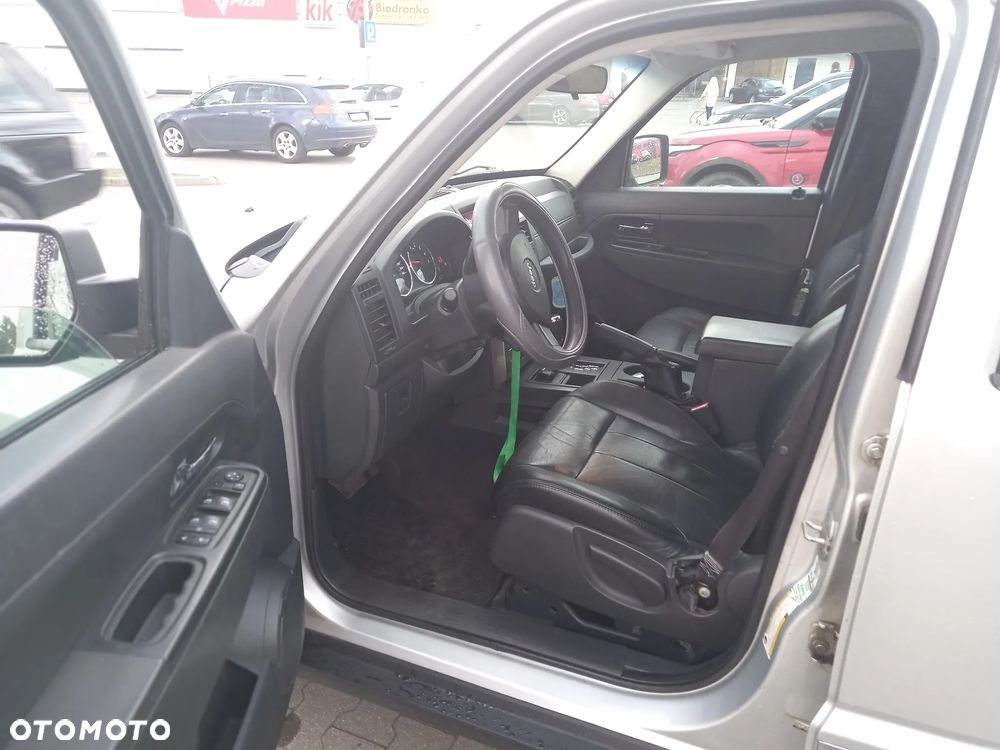 Jeep Liberty - 11