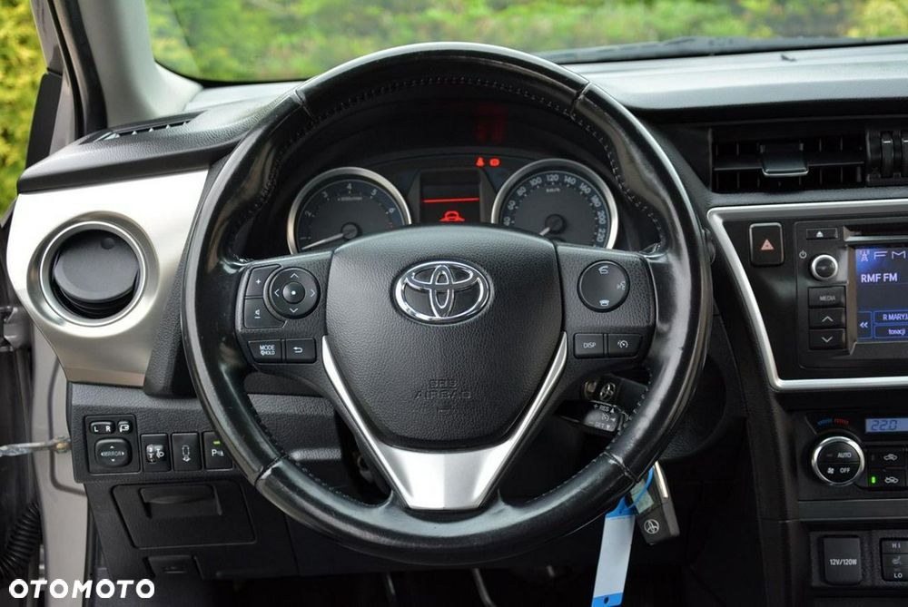 Toyota Auris 1.6 Executive - 23