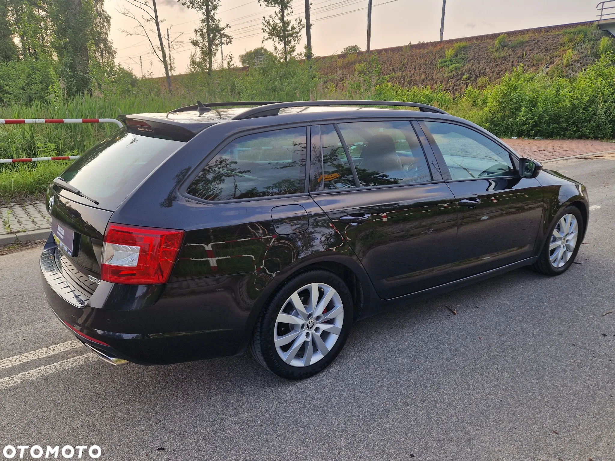 Skoda Octavia Combi 2.0 TDI (Green tec) RS - 36