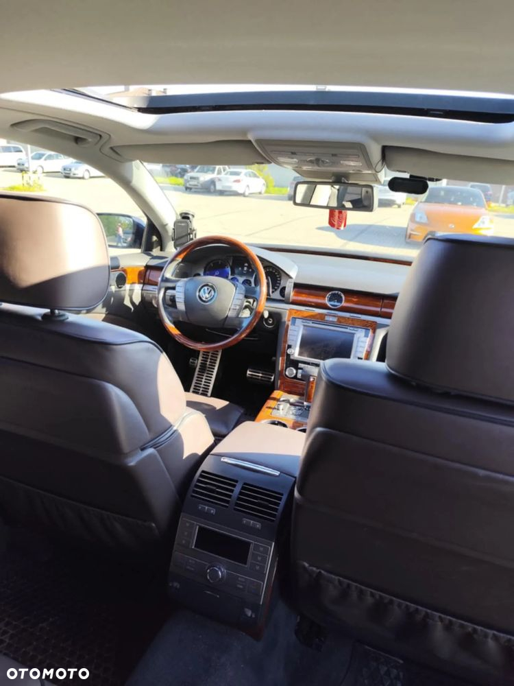 Volkswagen Phaeton - 30