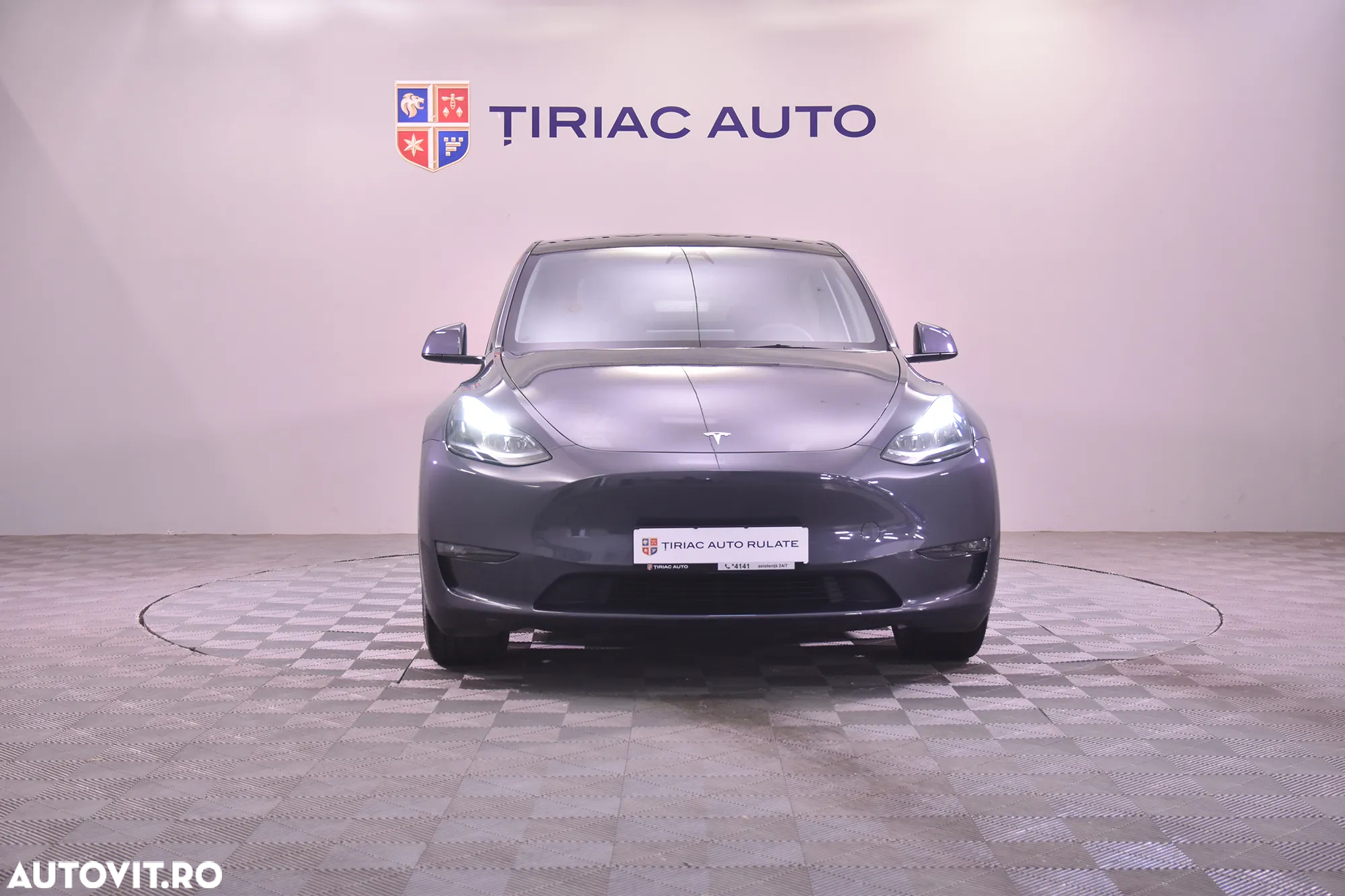 Tesla Model Y - 8