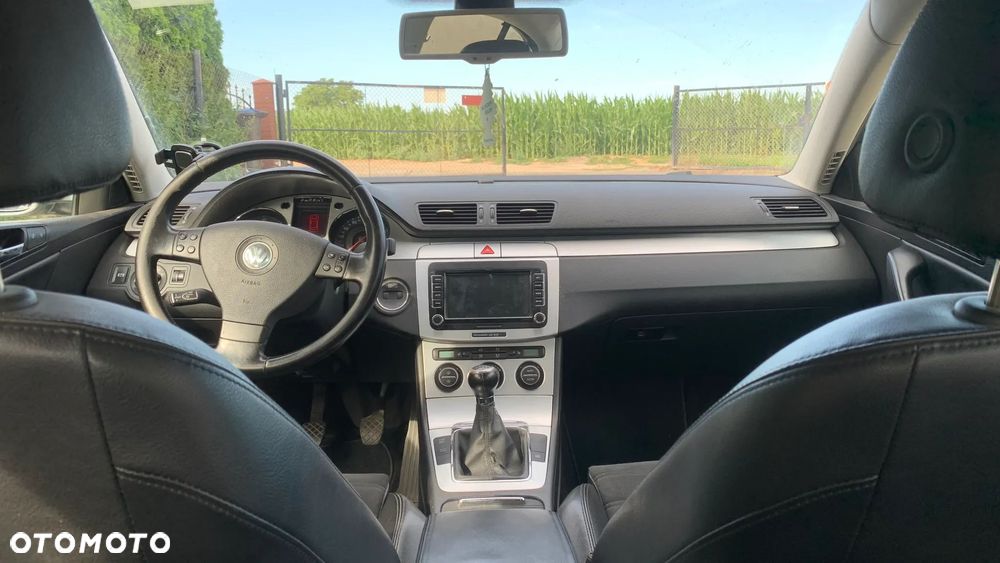 Volkswagen Passat 2.0 TDI DPF Highline - 9
