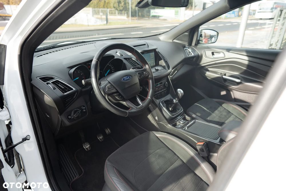 Ford Kuga 1.5 EcoBoost 2x4 ST-Line - 7