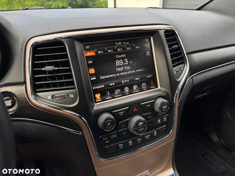 Jeep Grand Cherokee - 26