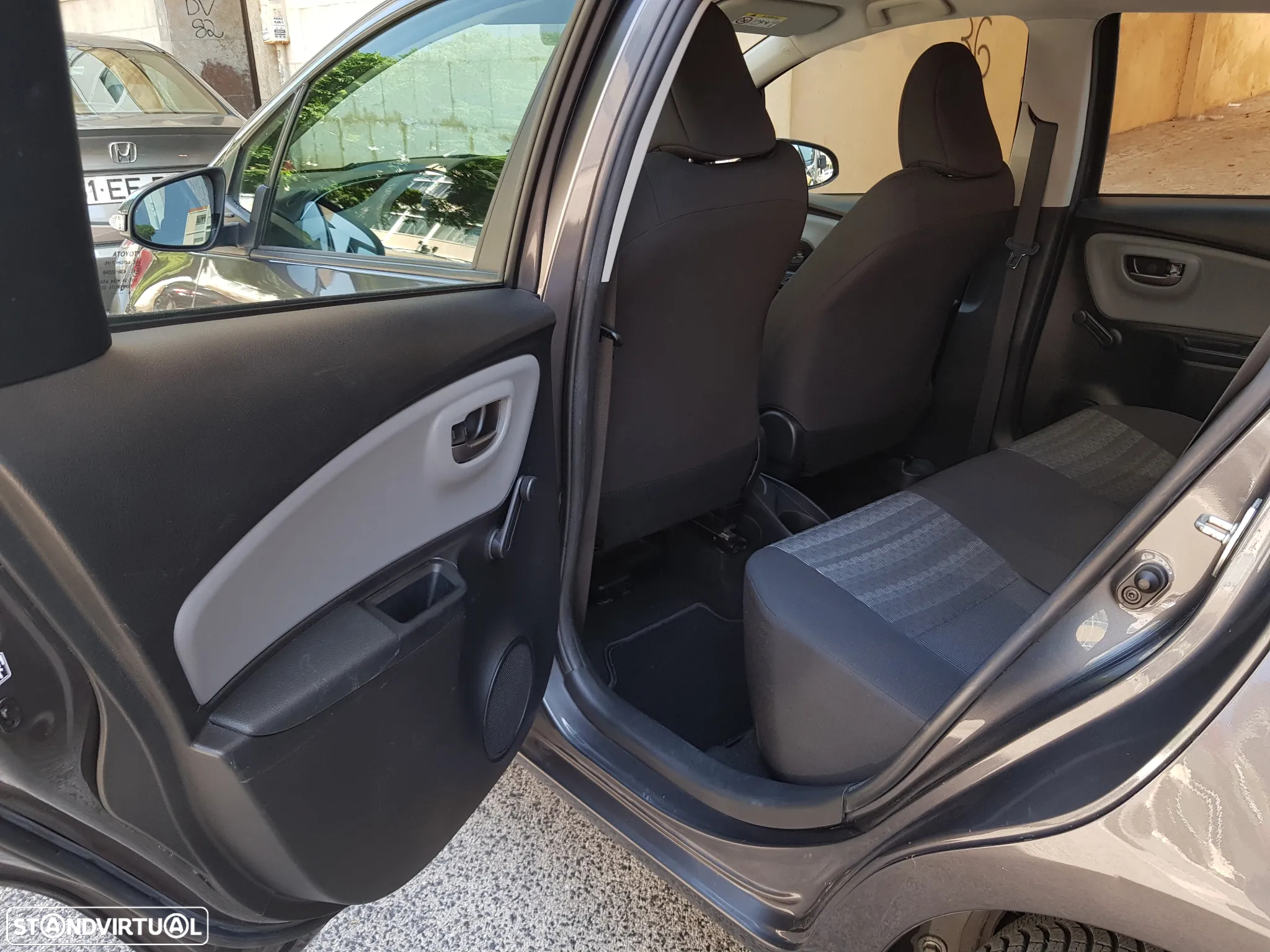 Toyota Yaris 1.4 D-4D Comfort+P.Style - 28