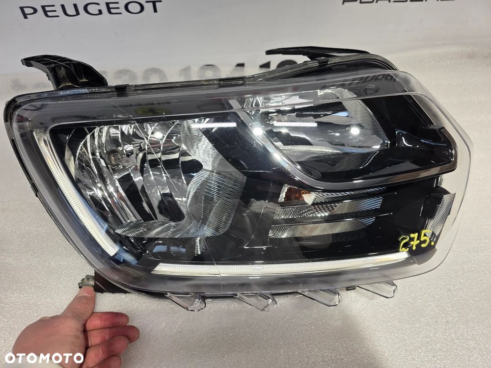 DACIA DUSTER II 17- PRAWA ŁADNA LAMPA PRZEDNIA PRZÓD NR 260101133R NR AUKCJI LPP275 - 1