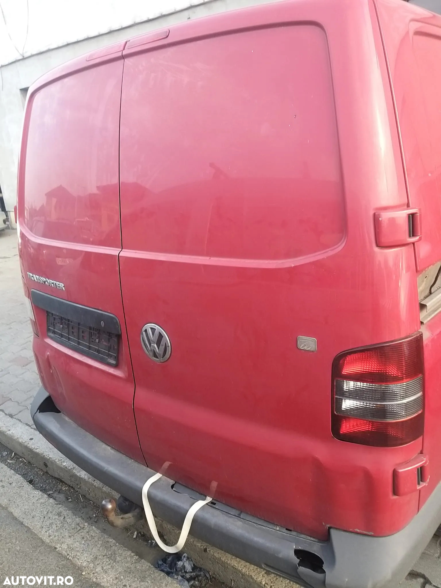 Dezmembram Volkswagen Transporter T5 din 2008 , 1.9 TDI , cod motor: BRR , Rosu - 5