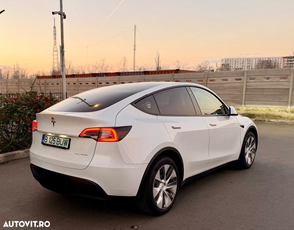 Tesla Model Y - 2