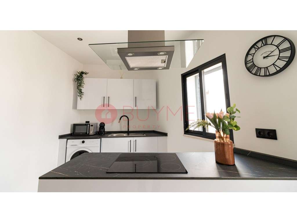 Bloco de 5 Apartamentos Remodelados no Centro de Albufeira - Grande imagem: 3/59