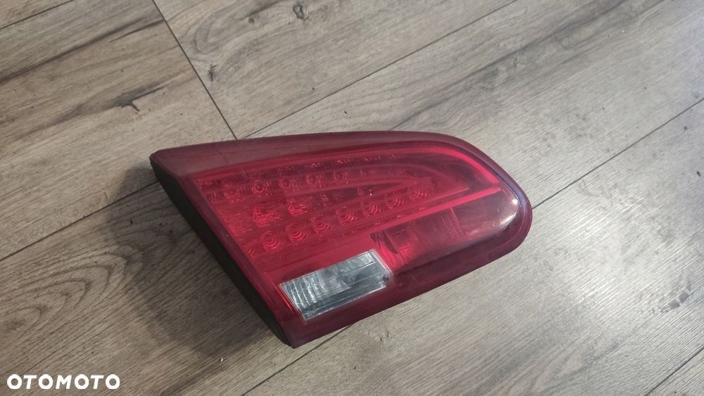 LAMPA LEWY TYŁ W KLAPĘ KIA CEED II HB 12-16 - 1