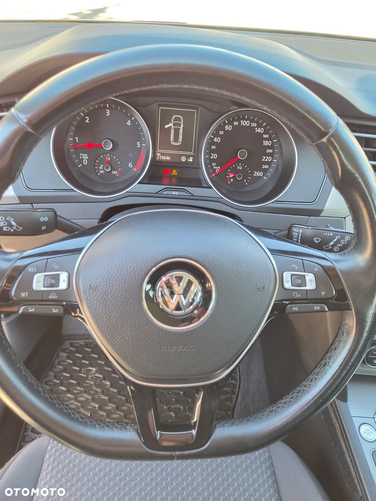 Volkswagen Passat 2.0 TDI (BlueMotion Technology) Trendline - 6