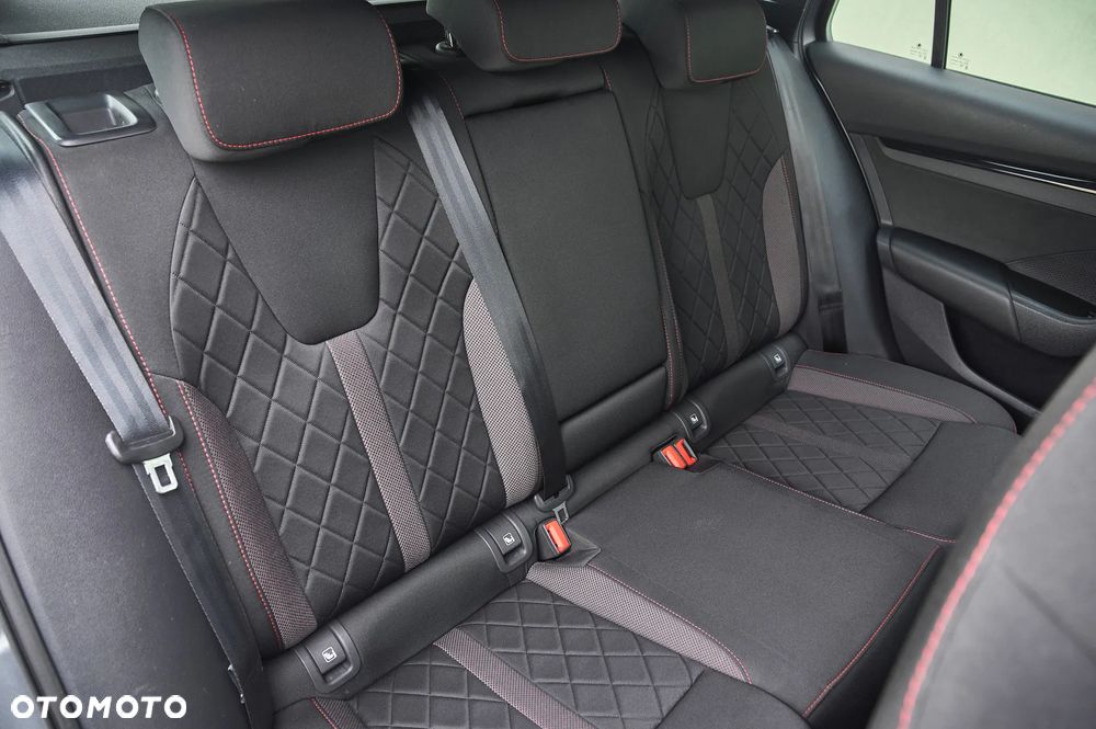 Skoda Octavia 2.0 TSI DSG RS - 7