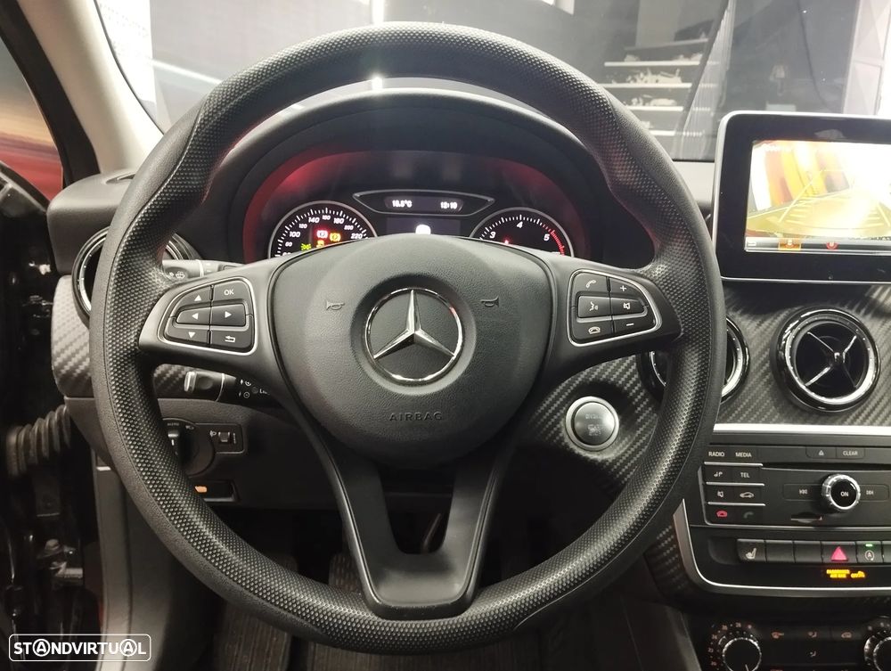 Mercedes-Benz GLA 180 d - 17