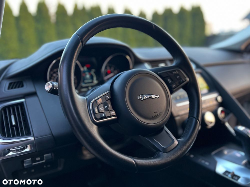 Jaguar E-Pace P200 AWD S - 37