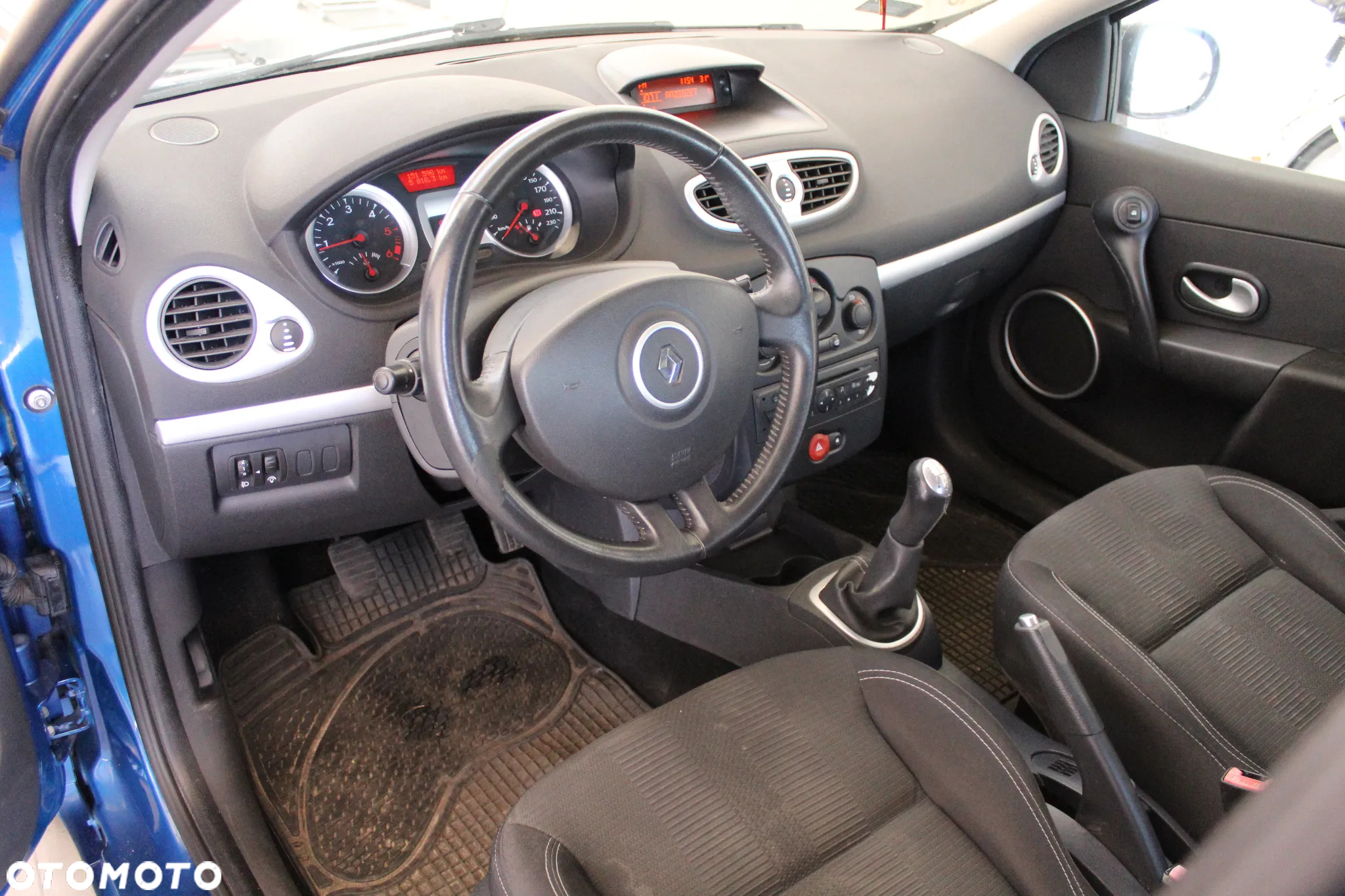 Renault Clio - 11