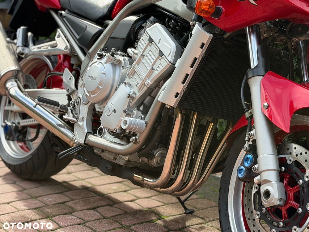 Yamaha FZS - 12