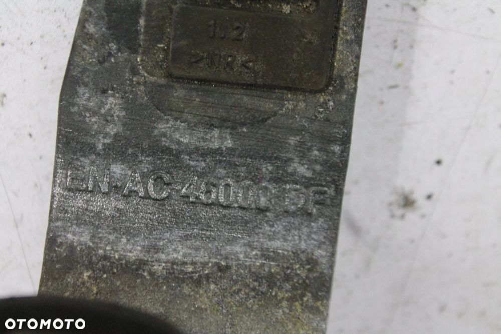 ŁAPA PODUSZKA SILNIKA 31359635 VOLVO V40 II 2.0 D - 4