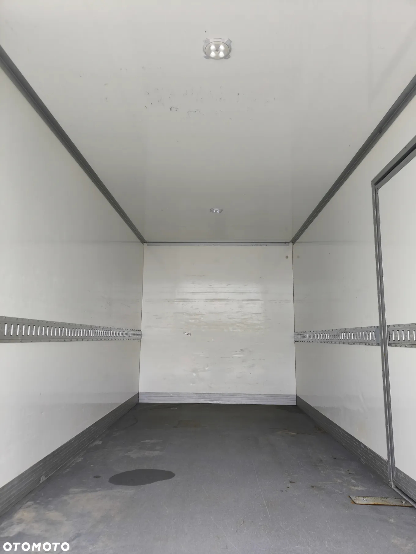 Iveco 35C17 Cena: 66500 zł netto Kontener Izoterma Klimatronic - 11