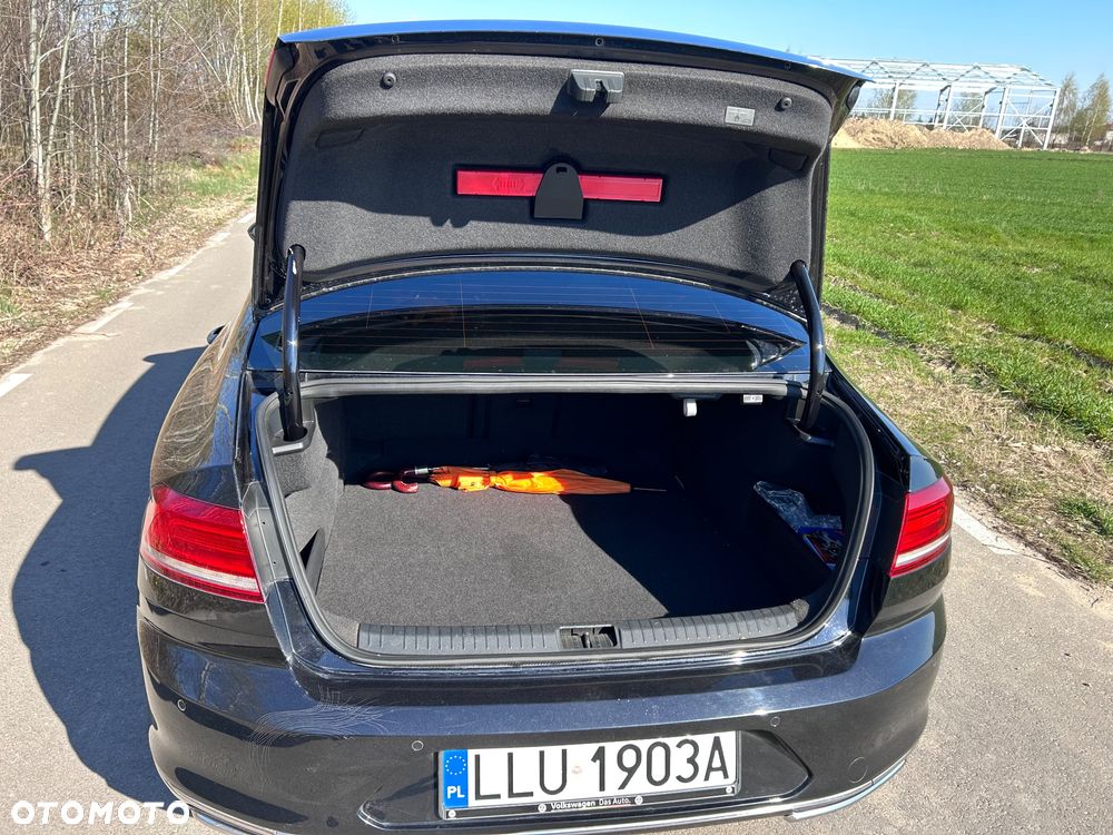 Volkswagen Passat - 8