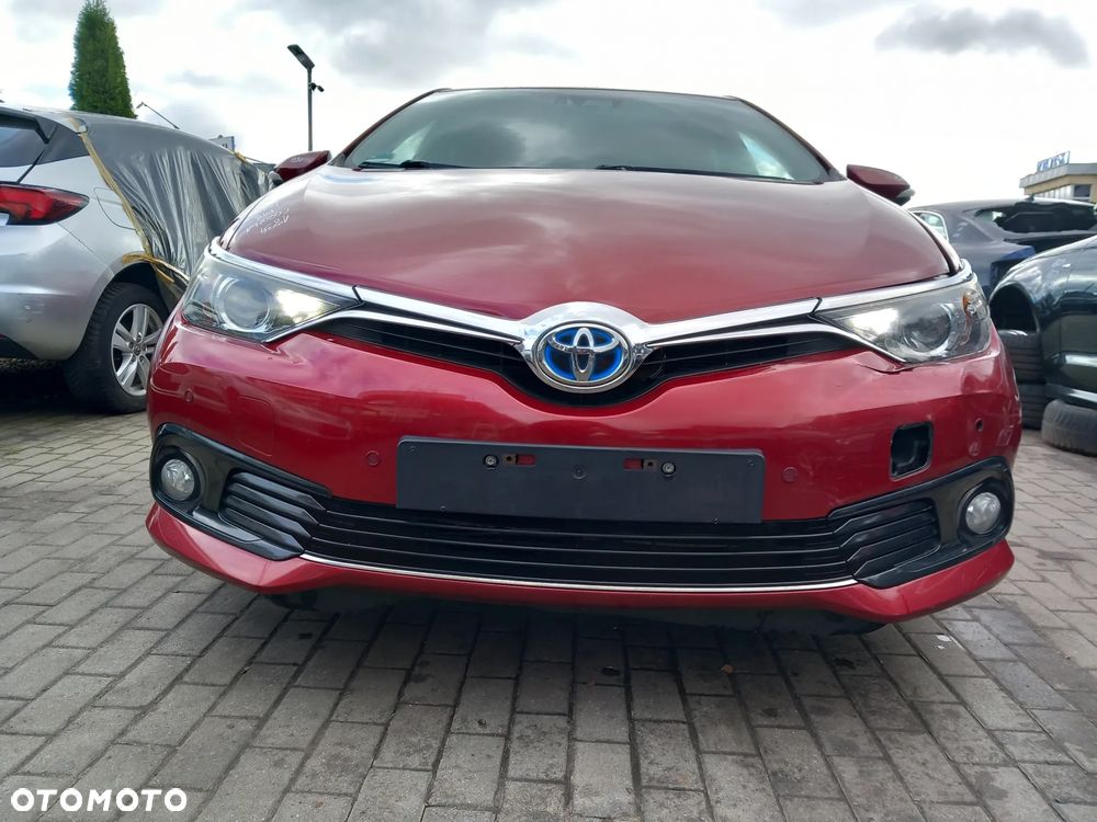 TOYOTA AURIS II HYBRID PAS PRZEDNI WZMOCNIENIE CZOŁOWE 1.8 - 1