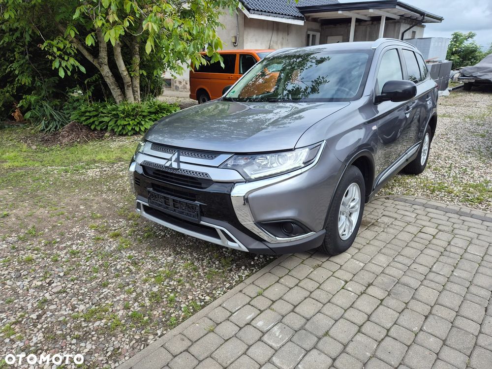 Mitsubishi Outlander - 1
