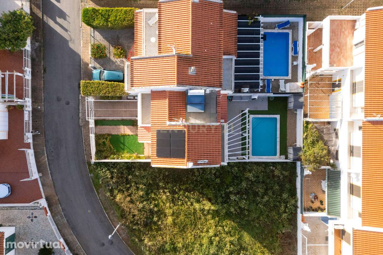 Moradia T4 com piscina a 10 minutos da praia: viva ou rentabilize no c - Grande imagem: 3/56