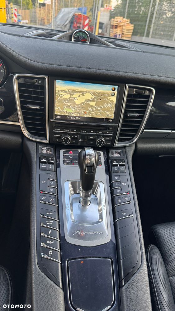 Porsche Panamera 4S - 12