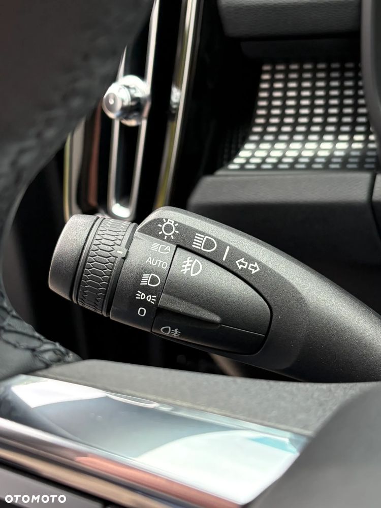 Volvo XC 40 T3 R-Design - 17