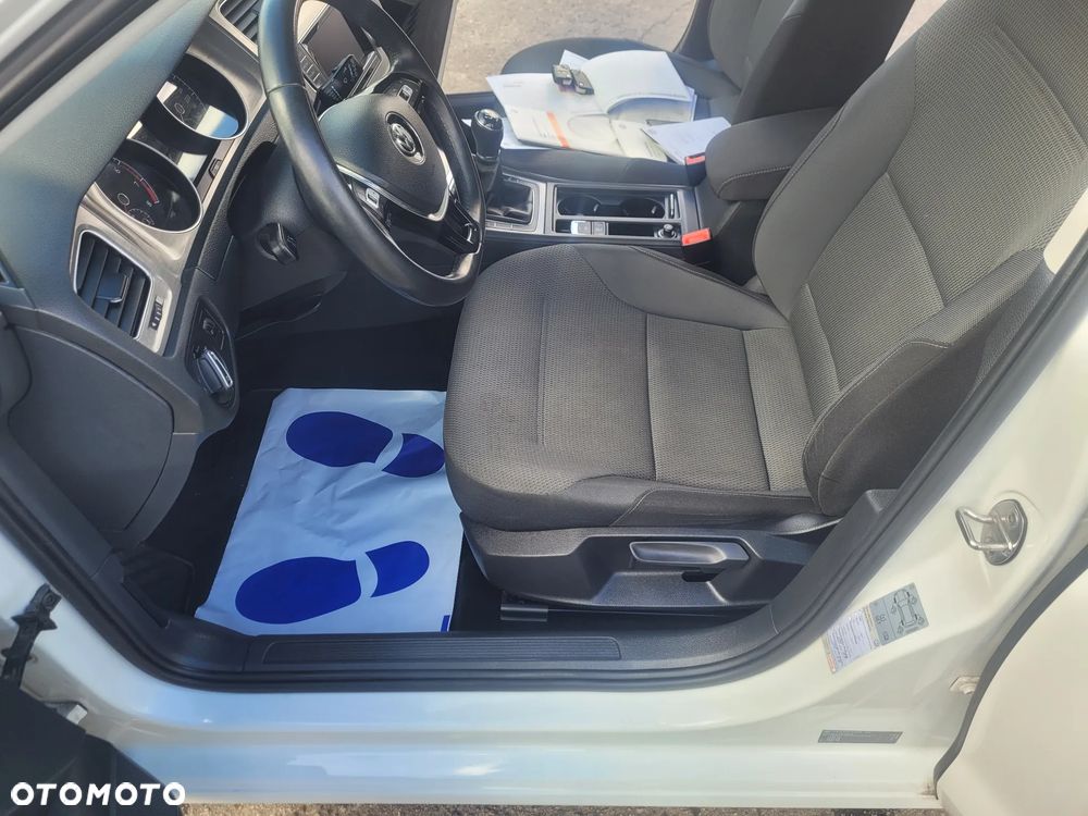 Volkswagen Golf - 18