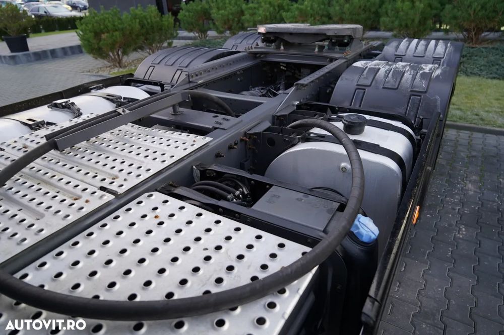 Volvo FH16 / 700 / 6x4 / SISTEM HIDRAULIC / RETARDER / TRACTOR CU 3 AXE / MASĂ PUTERNICĂ 120 T - 12