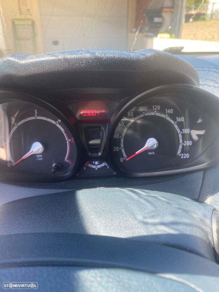 Ford Fiesta 1.4 TDCI Techno 104g - 4