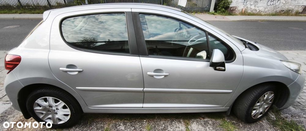 Peugeot 207 - 1