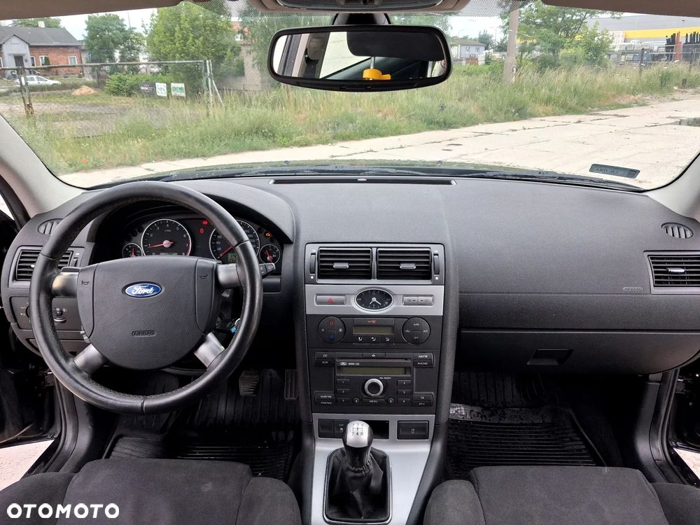 Ford Mondeo 1.8 Ghia - 8