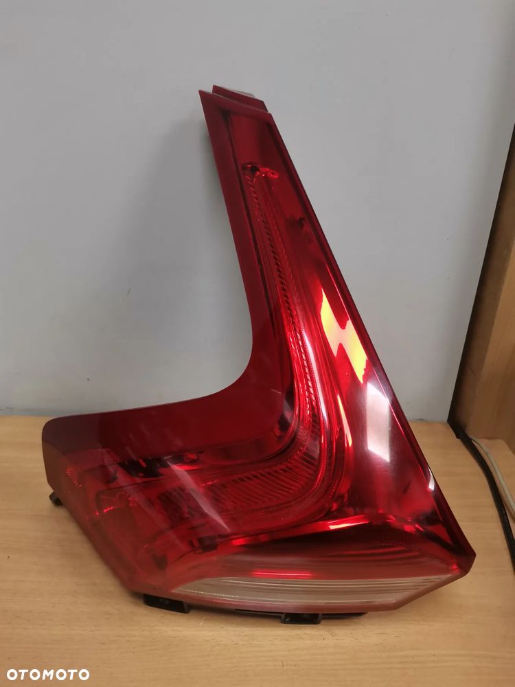 LAMPA LEWA PRAWA TYLNA V40 II  2012- - 2