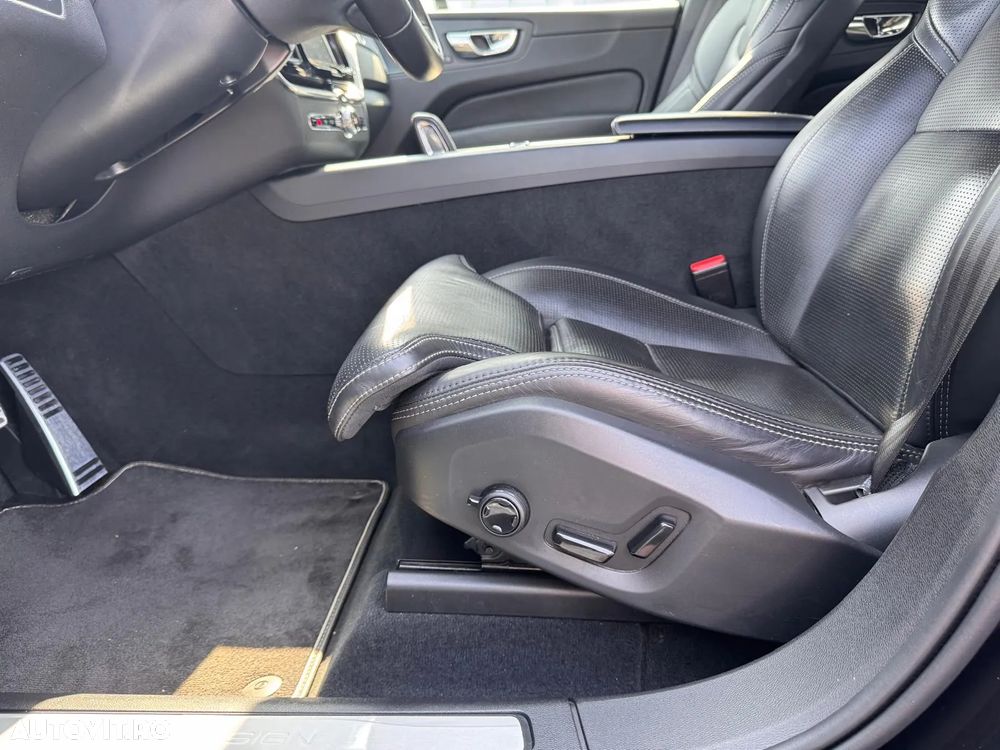 Volvo XC 60 B4 MHEV AWD R-Design - 18