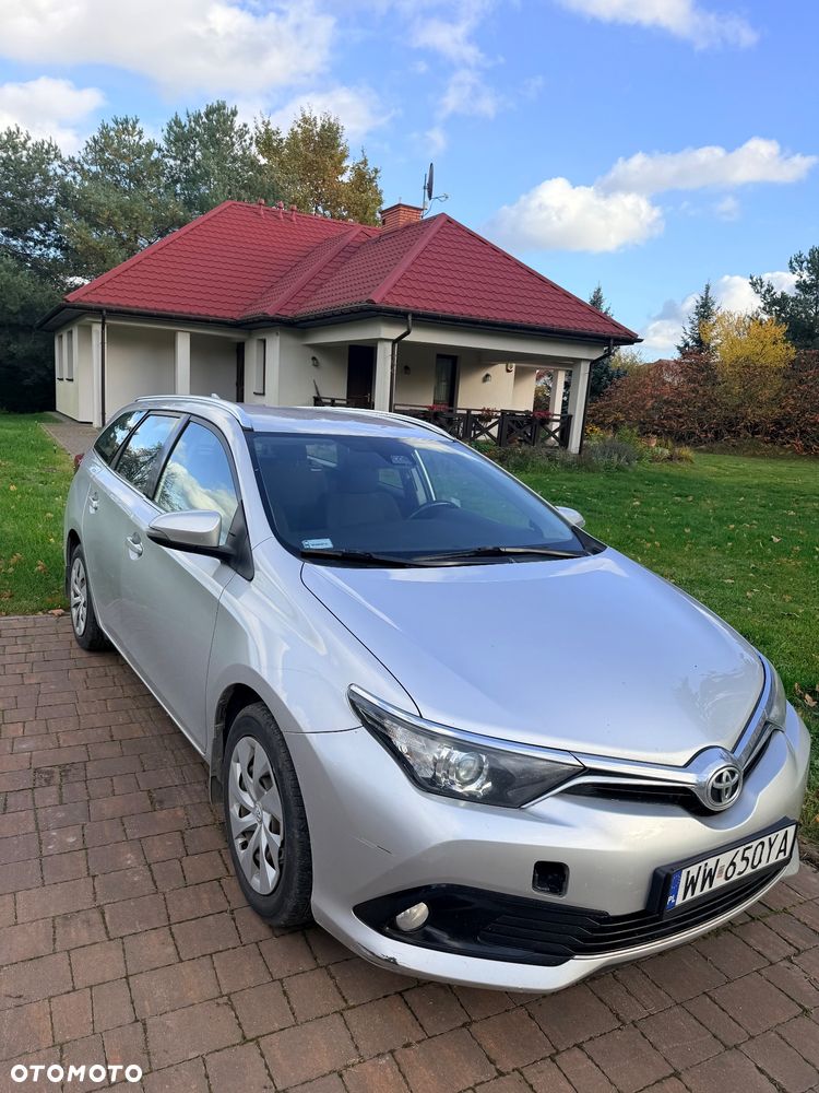 Toyota Auris 2017 photo 2